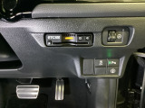 Hondaセンシング用の、VSA(ABS+TCS+横滑り抑制)解除スイッチなどはハンドルの右側に装備しています。その上にETC2.0がついています。高速道路の料金所の通過も楽々です。