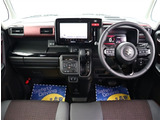 お車選びをお楽しみ頂けるよう、在庫車の展示スペースを十分に確保しております。