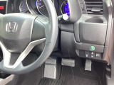燃費を良くするECON、横滑りを防止するVSA等のスイッチは運転席の右側、手の届きやすい位置にあります。