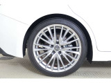 235/40R19