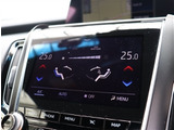『1台』のお車に対して、3名体制で日々議論を重ね仕入れを行っております。