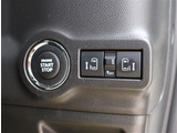 『1台』のお車に対して、3名体制で日々議論を重ね仕入れを行っております。