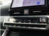『1台』のお車に対して、3名体制で日々議論を重ね仕入れを行っております。
