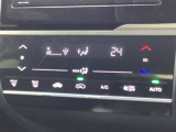 フルオートエアコンなので、スイッチ1つでオールシーズン快適温度に設定する事が出来ます。