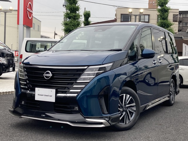 セレナ 1.4 e-4ORCE ハイウェイスターV 4WD 