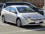 この度は当店のお車をご覧いただき誠にありがとうございます。販売、整備、保険、ロードサービス、油圧ホース制作、その他、お気軽にご相談ください。人気車のプリウス4WD入庫しました♪