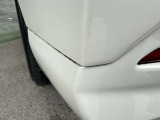 リアバンパー左側にA1サイズの傷がございます。