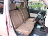 お車選びをお楽しみ頂けるよう、在庫車の展示スペースを十分に確保しております。