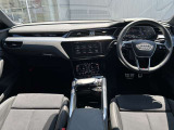 Q8スポーツバック e-tron 55 クワトロ Sライン 4WD 
