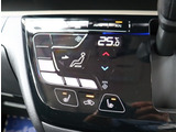 『1台』のお車に対して、3名体制で日々議論を重ね仕入れを行っております。
