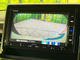 【バックカメラ】駐車時に後方がリアルタイム映像で確認できます。大型商業施設や立体駐車場での駐車時や、夜間のバック時に大活躍!運転スキルに関わらず、今や必須となった装備のひとつです!