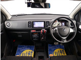 お車選びをお楽しみ頂けるよう、在庫車の展示スペースを十分に確保しております。
