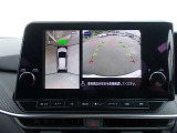 【アラウンドビューモニター】まるで車を空から見たような映像が映るので車両周辺の安全確認も一目でできます!小さなお子様や障害物も確認できるので、運転のし易さだけではなく事故防止にも役立ちます♪