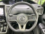 【純正革巻きステアリング】上質な革を使用することで、手にしっかり馴染みとても運転しやすいハンドルです♪