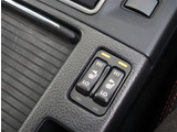 『1台』のお車に対して、3名体制で日々議論を重ね仕入れを行っております。
