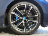 BMW純正アルミホイールです。納車時にはアルミホイールコーティングも承っております!是非ご検討下さいませ。
