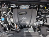 「SKYACTIV-G(ガソリン)」は、規格外の高圧縮を実現し、世界のエンジン技術者に驚きを与えました。さらに、それを維持したままノッキングの発生を抑え、熱効率を向上、走りにも寄与したエンジンです。