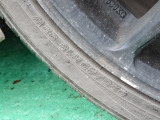 お車選びをお楽しみ頂けるよう、在庫車の展示スペースを十分に確保しております。