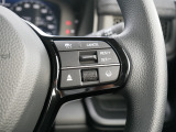 【ACC〈アダプティブ・クルーズ・コントロール〉】予め設定した車速内でクルマが自動的に加減速。前走車との適切な車間距離を維持しながら追従走行しドライバーの運転負荷を軽減します。