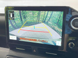 【バックカメラ】駐車時に後方がリアルタイム映像で確認できます。大型商業施設や立体駐車場での駐車時や、夜間のバック時に大活躍!運転スキルに関わらず、今や必須となった装備のひとつです!
