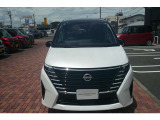 セレナ 1.4 e-4ORCE ハイウェイスターV 4WD 