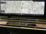 iDriveHDDナビゲーションになります。操作はコントローラーとタッチパネルにて操作いただけます。