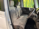 運転席シート廻りは使用感も少なく、良好な状態となっています。前オーナー様が丁寧に使っていたことがよくわかりますね。