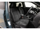 安全性と快適性を追求した、少し硬めのシート。 これは長時間の運転や渋滞などの状況でも、身体の疲労度が少ないことを求めたものです。