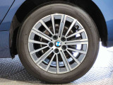 【BMWアロイホイル】軽量かつ強度に拘ったアロイホイル。走行性能ポテンシャルを引き出す設計。車の足元を引き締めてくれる大きなポイントはアロイホイルです。