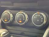 【オートエアコン】一度お好みの温度に設定すれば、車内の温度を検知し風量や温度を自動で調整。暑い…寒い…と何度もスイッチ操作をする必要はありません。快適な車内空間には必須の機能ですね♪