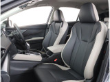 長時間の運転も疲れにくいフロントシート!体をしっかり支えてくれて運転がしやすい形状です!