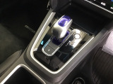 軽快でスマートな操作のセレクトレバーです
