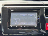 【Honda純正ナビゲーション(Honda CONNECT対応)】通信により地図が自動で更新され、車内Wi-Fiでスマホやタブレット、ゲーム機なども楽しめます。