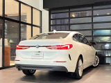 BMWのメカニックによる、100項目の納車前点検エンジン、ミッション、マフラー、電気系統やコンピュータなどを詳細に点検します。交換基準の部品があれば、純正部品を使用し整備した後にお客様にお渡しします。