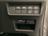 Hondaセンシング用のVSA解除とレーンキープアシストシステムのメインスイッチなどはハンドルの右側に装備しています。その下にETC2.0がついています。高速道路の料金所の通過も楽々です。