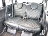お車選びをお楽しみ頂けるよう、在庫車の展示スペースを十分に確保しております。