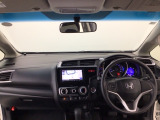 【前方視界】開放的な前方視界!運転がしやすく疲れにくいです♪窓が大きく、見通しがとっても良いおクルマですよ♪