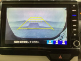 バックでの車庫入れも安心です! リアカメラが付いているバックモニター付のナビを装備しております。操作線もついており距離感も画面から確認できます。
