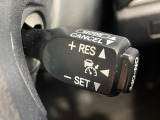 【レーダークルーズコントロール】高速道路での長距離走行が楽に!!自動で速度を保つクルーズコントロールが、衝突軽減システムと連携し、前方の車両を感知して車間を保つように速度調節してくれます!!