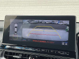 ■苦手な人が多い駐車場での車庫入れや狭い道でも大丈夫です/クルマの前後左右にカメラを設置してモニターで表示してくれるため、運転席から見えにくい場所を映し出してドライブをサポートします!
