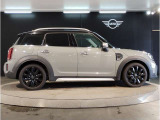 ☆MINIの車の始まりは大人四人がギリギリ乗れるコンパクトな車です!!今となっては3ナンバーですが、もともとは5ナンバーの車でした!!