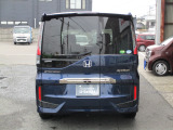 背面は、左側3分の2のドアを横向きに片開きすることができます。この車の特徴的な部分です!