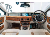 Rolls-Royceの世界観を体感できるインテリアでございます。
