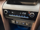 【シートヒーター】寒い日に重宝するシートヒーター!エアコンより早く温まってくれるので寒がりの人も安心ですね♪エアコンの温風は乾燥するから苦手、という方にもをおすすめです。