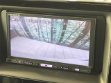 【バックカメラ】駐車時に後方がリアルタイム映像で確認できます。大型商業施設や立体駐車場での駐車時や、夜間のバック時に大活躍!運転スキルに関わらず、今や必須となった装備のひとつです!