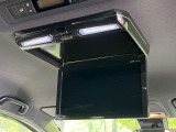 【11.6型フリップダウンモニター】大画モニターで後席でもエンタメをお楽しみいただけます。小さなお子様にも大人気の装備です♪