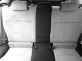 後部座席も広々です!目立った汚れや傷もなく綺麗です!納車の際にはルームクリーニングを実施しております!