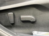 【パワーシート】スイッチ一つで簡単にシートの微調整が可能!電動だから力もいりません!快適なシートポジションにセットして、快適なドライブをお楽しみください。