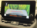 【バックカメラ】駐車時に後方がリアルタイム映像で確認できます。大型商業施設や立体駐車場での駐車時や、夜間のバック時に大活躍!運転スキルに関わらず、今や必須となった装備のひとつです!