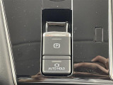 【電動パーキングブレーキ】パーキングブレーキを指先だけで操作可能です!力の弱い人にも安心してブレーキをかけていただけます!